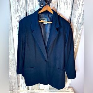 Requirements Size  16W Black Blazer 100% Wool Vintage
